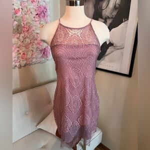 Dusty pink double lined laced dress with invisible zipper